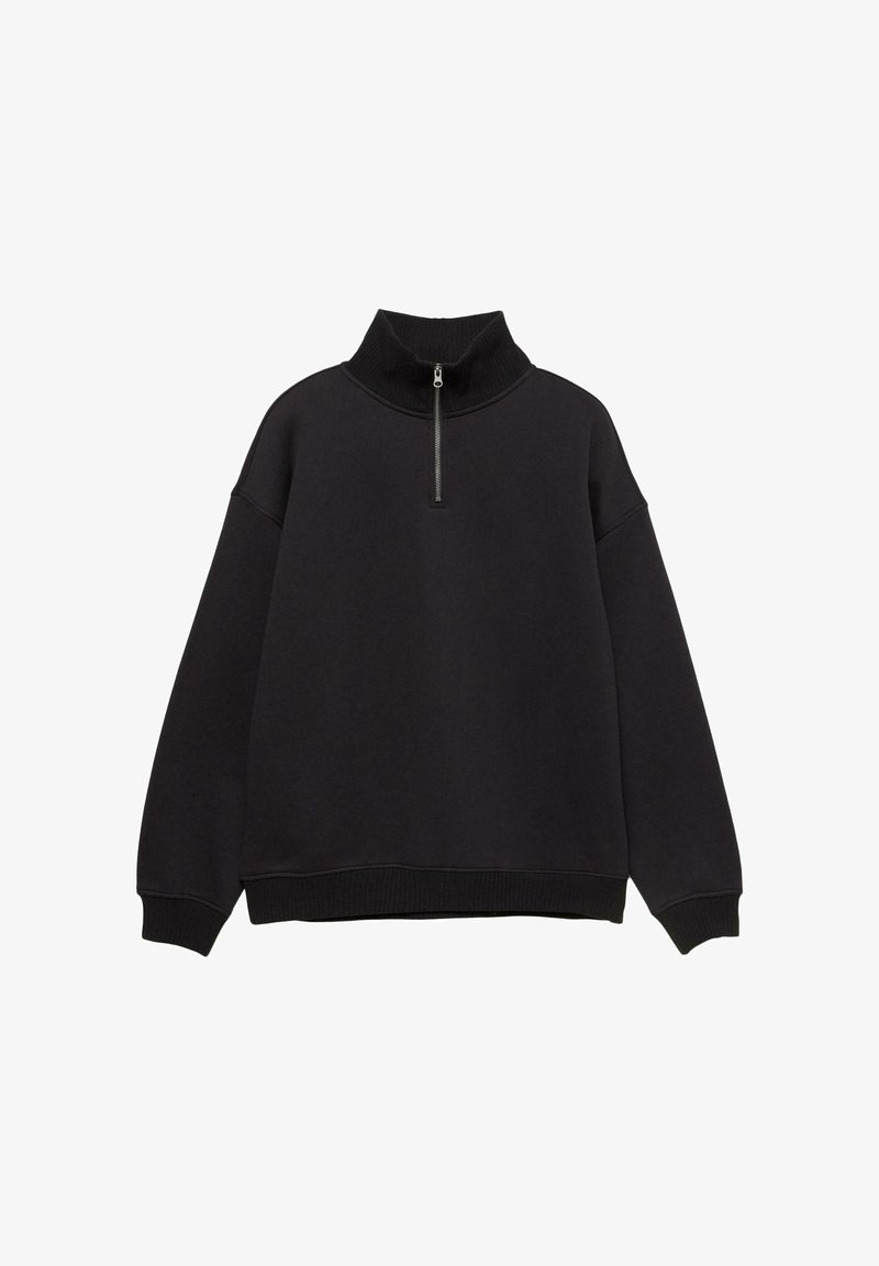 Crni dukserica s visokim rebrastim okovratnikom i zatvaranjem na pola patentnog zatvarača. Ima opušten kroj te rebraste manžete i rub. Glatka tekstura.