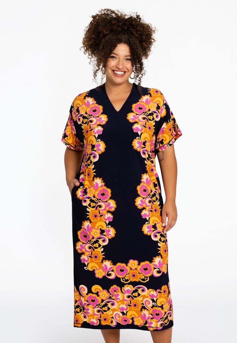 Blumenbedrucktes Kleid mit dunkelblauem Hintergrund. Kurze Ärmel, V-Ausschnitt und Taschen. Hat leuchtende Muster in Pink, Orange und Gelb.