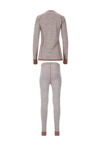 Langermige thermoshirt en strakke broek in lichtgrijs met contrasterende bruine accenten; textiel met een reliëf en platte naden zonder zichtbare logo's.