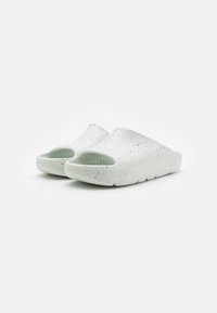 Jordan JORDAN POST SLIDE UNISEX - Sandalias planas - light silver/mica green