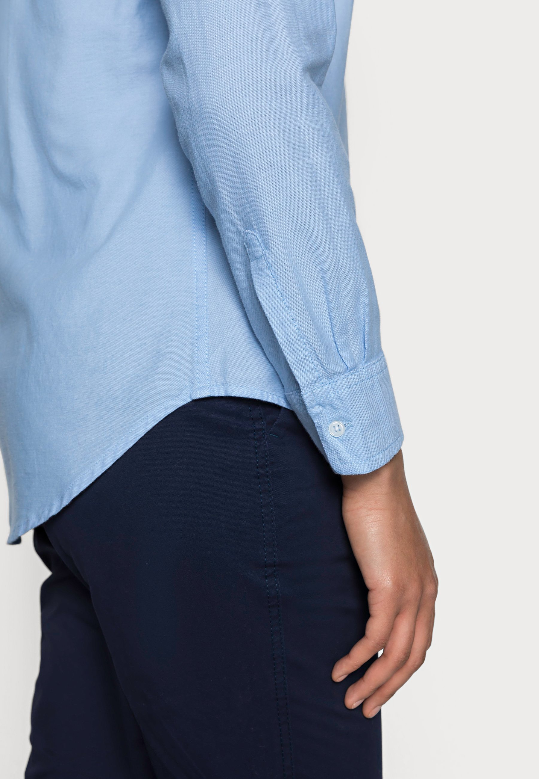 button down shirt gap