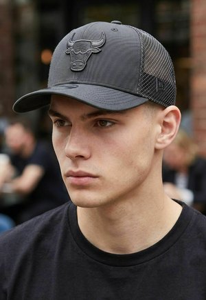 New Era, 9SEVENTY TRUCKER   NBA CHICAGO BULLS - Cap - charcoal