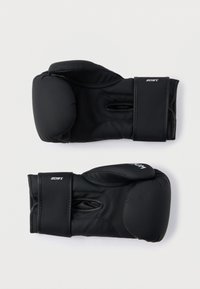 Mănuși negre de box cu protecție căptușită la articulații, curele reglabile pentru încheietură și suprafață netedă. Prevăzute cu deschideri de ventilație și accente cu logo-ul brandului.