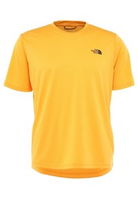 Gul kortärmad t-shirt i lättviktsmaterial med rund halsringning och en svart logotyp på vänster bröst. Slät textur.