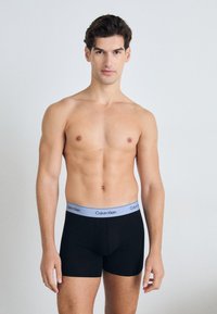 Calvin Klein Underwear BOXER BRIEF 3 PACK MODERN COTTON STRETCH - Apakšbikses - black/zoni beach/troposphere/ash