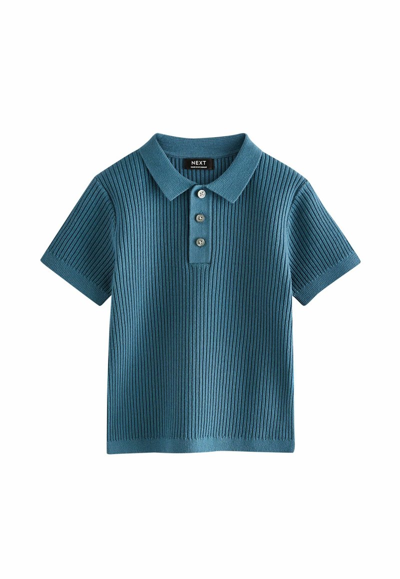 Hladký polo tričko v barvě teal s límečkem, tří knoflíkovou légou a krátkými rukávy. Pletená textura dodává hloubku a detail.