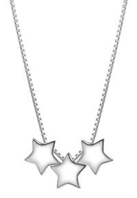 Halskæde i sterlingsølv med tre stjernformede vedhæng, poleret finish, fastgjort til en delikat kæde med rektangulære led.