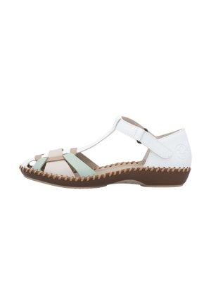 Sandale à lanières en blanc, beige et vert menthe. Fabriquée en matériaux syntétiques, elle possède un petit talon et une semelle marron cousue. Bride de cheville réglable.