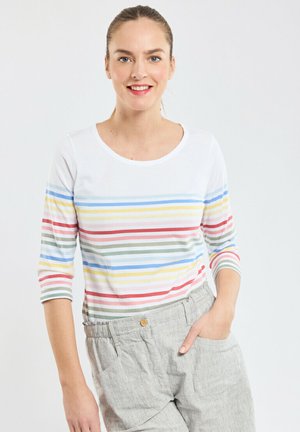 Chemise à manches longues rayée en blanc, avec des rayures horizontales bleues, jaunes, rouges et vertes. Encolure ronde et manches ajustées.