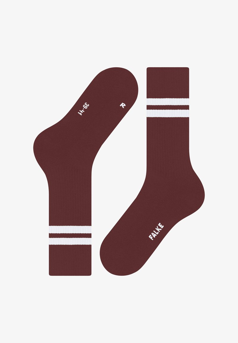 Une paire de chaussettes crew bordeaux avec deux rayures blanches près du haut, un logo "FALKE" sur le pied et des marquages de taille à l'intérieur.