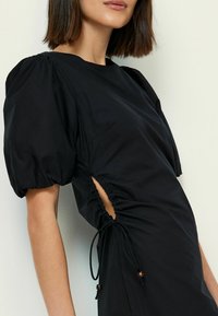 Next SIDE PUFF MIDI - REGULAR FIT - Rochie maxi - black