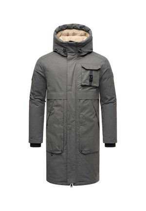 Parka grigia isolata con fodera in pelliccia sintetica, grandi tasche frontali, cappuccio regolabile e polsini elasticizzati. Presenta una chiusura con zip e bottoni a pressione.