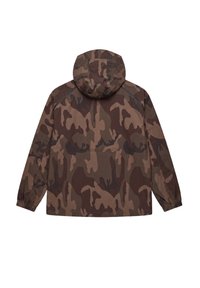 Sweat à capuche camouflage marron et vert foncé avec poignets élastiques, vu de dos sur fond blanc.