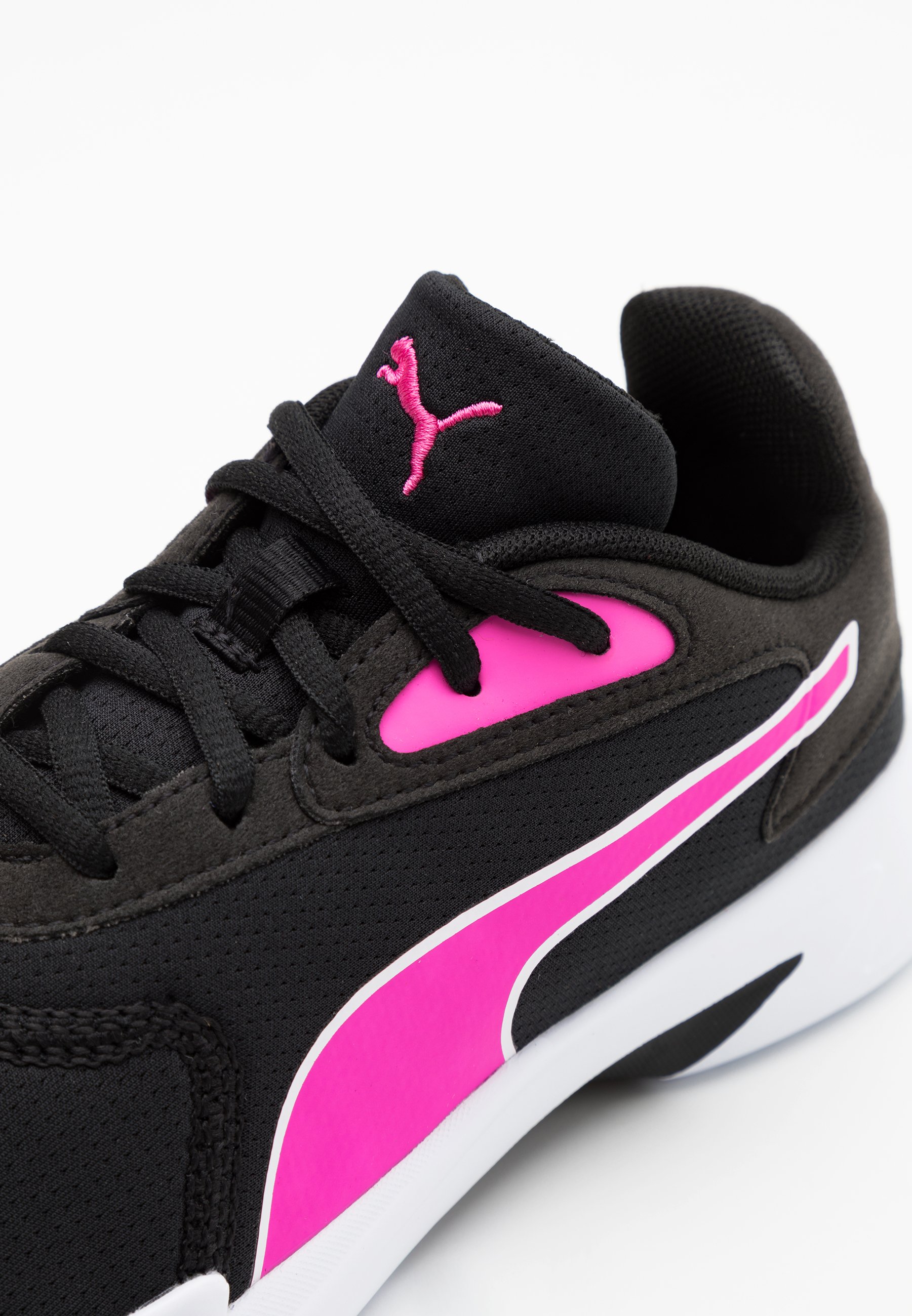 Buy PUMA black Jaro Metal for Women in MENA, Worldwide