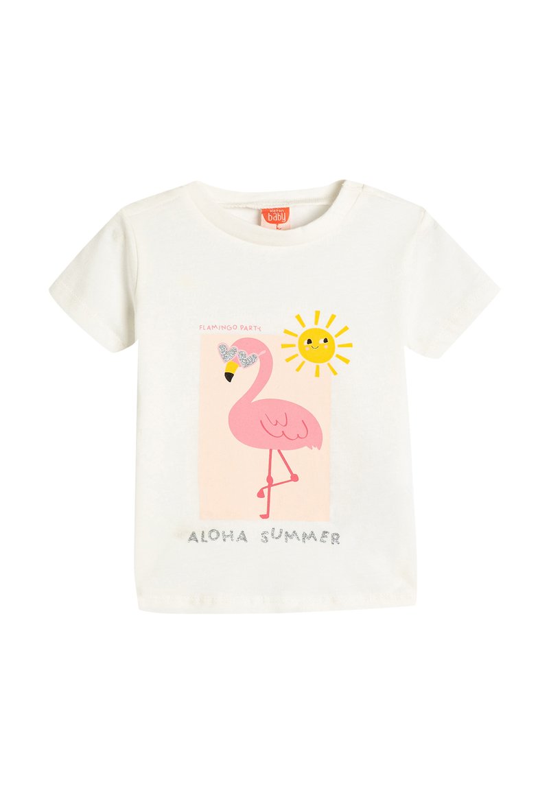 Hvid kortærmet T-shirt med et pink flamingo grafik, teksten "Aloha Summer" og en gul sol med ansigtstræk.