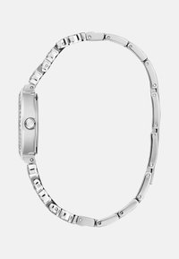 Sølv metal ur med et rektangulært urkasse, sammenkædet bracelet-design og detaljeret bezel, der har en glat struktur og poleret finish.