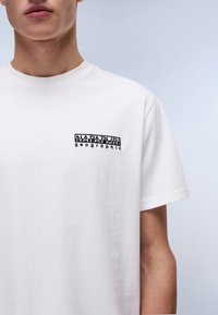 Thumbnail Image 4