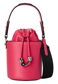Borsa a secchiello in pelle rosa brillante con chiusura a coulisse, dettagli in perline nere e argentate, ampia tracolla nera e logo Karl Lagerfeld impresso.