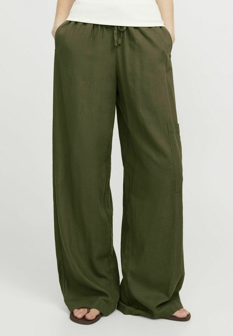 Pantalons larges kaki en tissu léger, dotés d'une taille élastique avec cordon de serrage, de poches latérales et d'une texture unie.