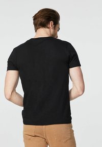 IKKS Camiseta básica - noir