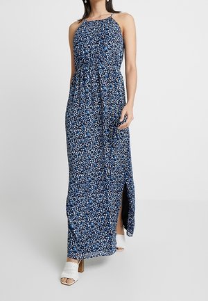 Maxikjole i marineblå med blomsterprint i nuancer af blå og hvid. Har halterneck, elastik i taljen og sideslids.