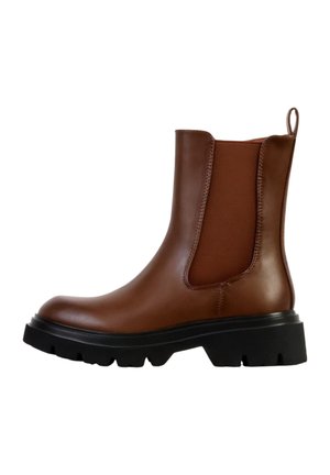 Bottine en cuir marron avec panneaux élastiques sur les côtés, bout arrondi, et semelle épaisse en caoutchouc noir. Dotée d'une languette à l'arrière.