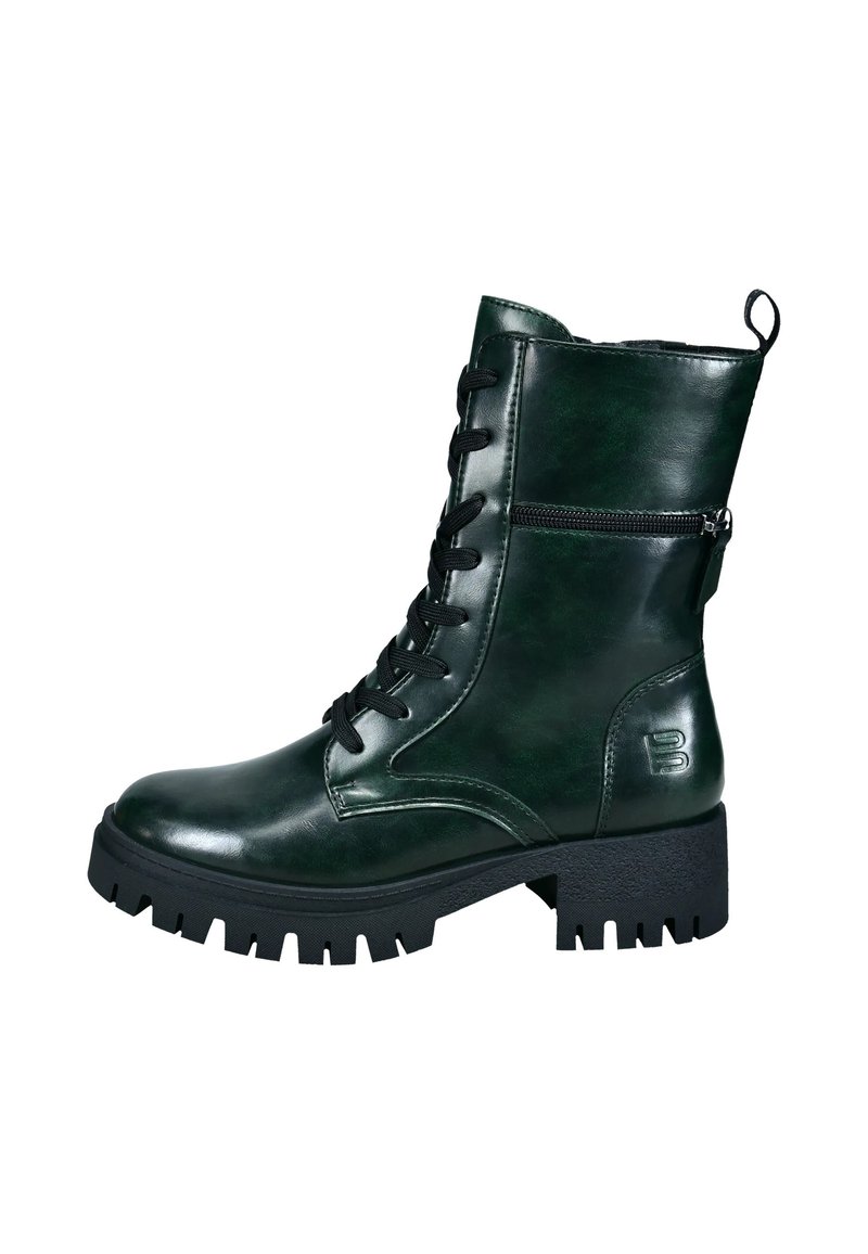 Botín de caña corta con cordones en cuero sintético verde oscuro brillante, con cremallera lateral, suela de goma negra texturizada y detalle de logo grabado en el eje.