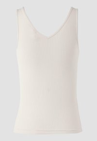 Weißes, geripptes Tanktop mit V-Ausschnitt, das eine taillierte Form und eine weiche Textur aufweist, ideal für lässige Kleidung. Keine sichtbaren Muster oder Akzente.