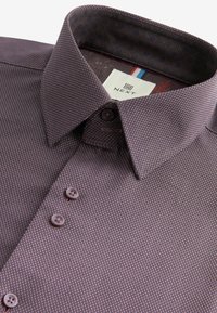Next TEXTURED TRIMMED REGULAR FIT SINGLE CUFF - Cămașă - damson pink