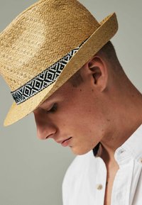 Next REGULAR FIT - Kalap - ikat band textured