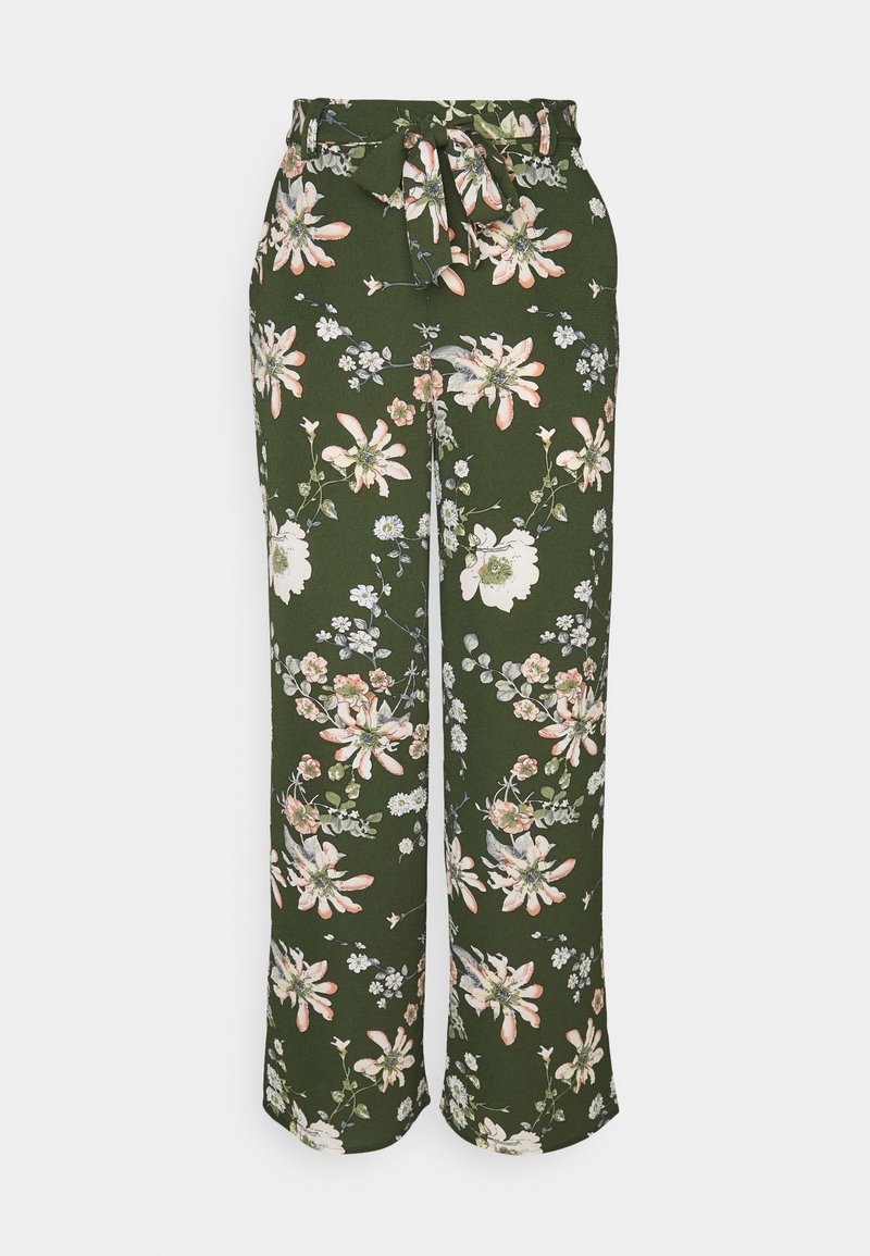 Pantalon large vert olive avec un motif floral pêche et blanc et une ceinture en tissu assortie nouée à la taille.