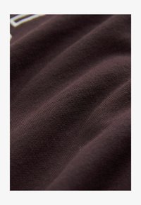 Niewybrane, chocolate brown