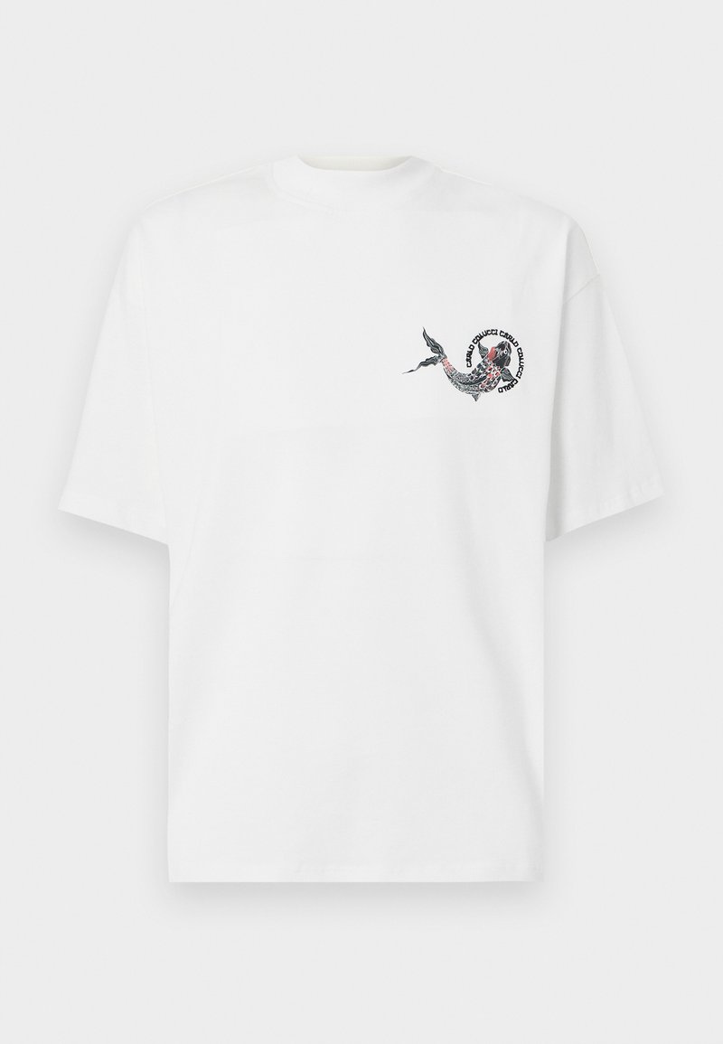 Witte katoenen t-shirt met een ronde halslijn, voorzien van een kleurrijke draakafbeelding gedrukt op de linkerkant van de borst. Korte mouwen.