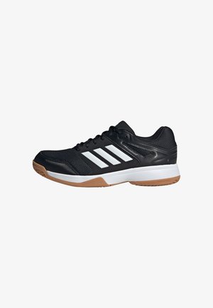 Zwarte sportschoen met witte strepen, witte tussenzool, gumkleurige buitenzool, bovenwerk van mesh en synthetisch materiaal en zwarte veters.