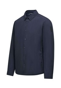 Giacca blu navale con colletto, maniche lunghe e un tessuto texture. Presenta una toppa con logo sulla manica sinistra.