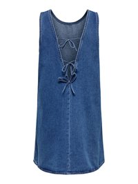 Robe en denim sans manches avec un col en V profond et trois nœuds noués au centre devant, avec un ourlet légèrement évasé.