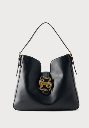 Sac à main en cuir noir avec une sangle unique, doté d'un fermoir en forme de serpent doré et du logo "just cavalli" sur le devant.