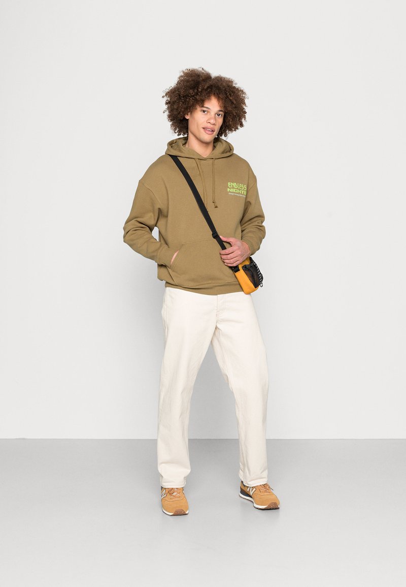 Damen Sweatshirts | Endless Nights UNIFORM ESSENTIALS NIGHTS HOODIE UNISEX Kapuzenpullover dark chocholate/braun - VF78610 Damen Sweatshirts | Endless Nights UNIFORM ESSENTIALS NIGHTS HOODIE UNISEX Kapuzenpullover dark chocholate/braun - VF78610