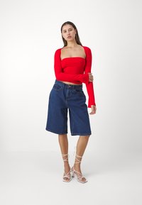 Gina Tricot SOFT TOUCH SQUARE NECK TOP - Langarmshirt - high risk red