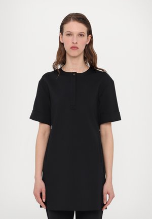 Black dress made of smooth fabric, featuring a round neckline, short sleeves, and a front button closure. Includes side pockets and a relaxed fit.