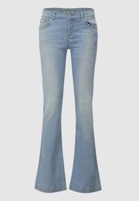 Jean évasé bleu clair en denim, avec une taille mi-haute, cinq poches et des coutures contrastées le long des assemblages.