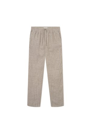 Pantalons rayés marron clair en tissu doux, dotés d'une taille élastique avec cordon de serrage, d'une coupe évasée et de rayures grises discrètes.