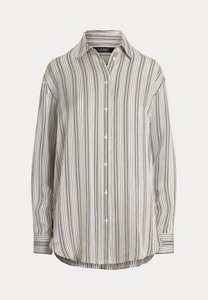 Camicia button-up in tessuto leggero, con righe verticali bianche e nere, colletto a punta, maniche lunghe e orlo arrotondato.