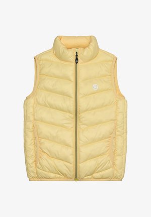 Veste sans manches matelassée jaune avec col montant, motif matelassé vertical, fermeture éclair frontale et un logo sur le côté gauche de la poitrine.