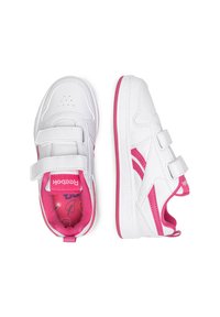 Zapatillas deportivas blancas con acentos rosas, con correas de velcro, detalles perforados y una plantilla colorida y estampada.