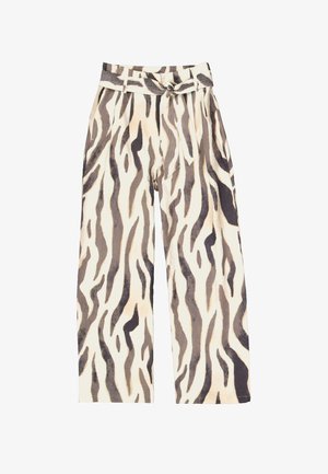 Pantalon à jambes larges en tissu beige avec des rayures zébrées marron foncé et clair, une ceinture nouée et une surface délicatement texturée.