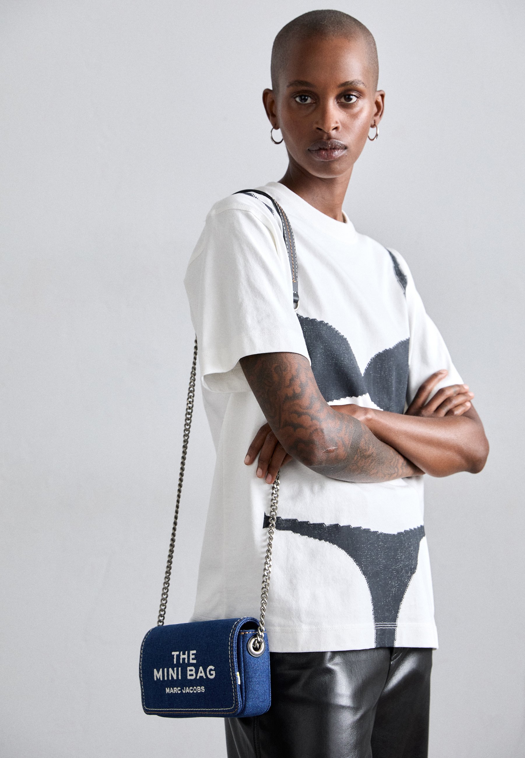 MARC JACOBS THE MINI BAG - Cross body bag - dark wash/blue