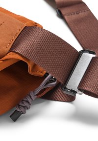 Bellroy VENTURE - Gürteltasche - bronze