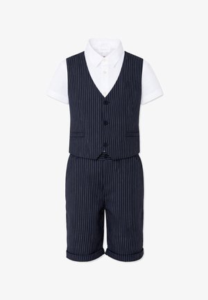 Completo composto da gilet e pantaloncini blu navy a righe sottili, con camicia bianca a maniche corte e colletto, pensato per abbigliamento formale da bambini.