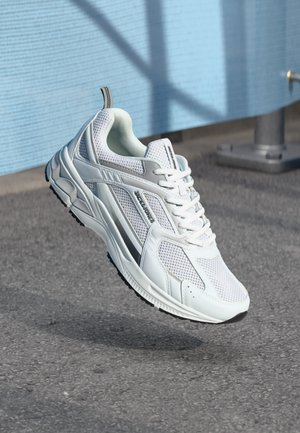 JFWTOKYO - Trainers - bright white